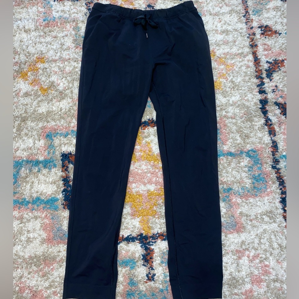lululemon joggers Size 4 Great condition